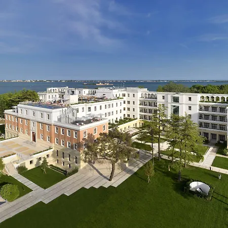 Отель Jw Marriott &