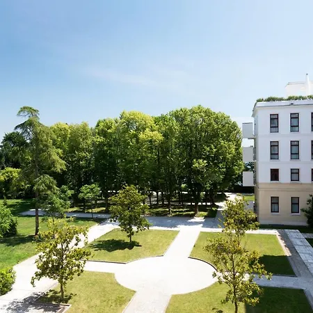 Szálloda Jw Marriott & 5*