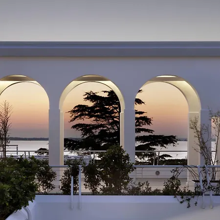 Szálloda Jw Marriott & 5*